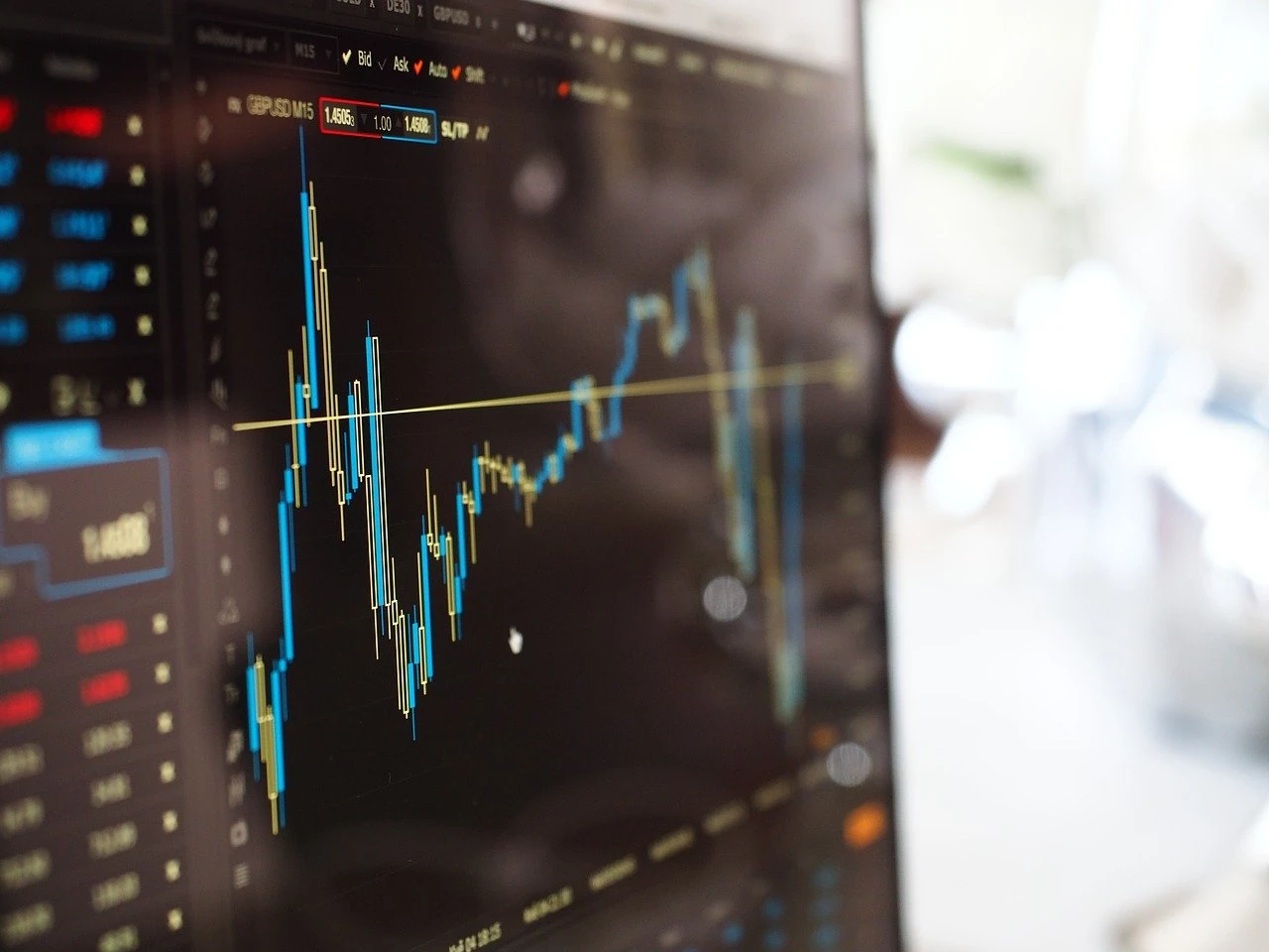 Rebond du CAC 40 en attendant les premiers effets du variant Omicron.